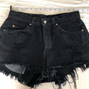 Black high waisted Levi’s shorts